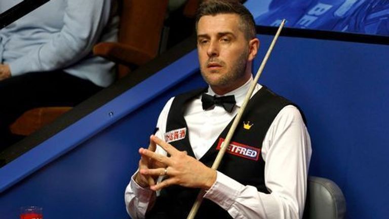 Mark Selby, kendisine dört dünya şampiyonluğu kazandıran dövüş niteliklerini gösterdi ve zorlu bir galibiyete giden yolda şampiyonadaki 100. kariyerine damgasını vuran 137 galibiyetle.