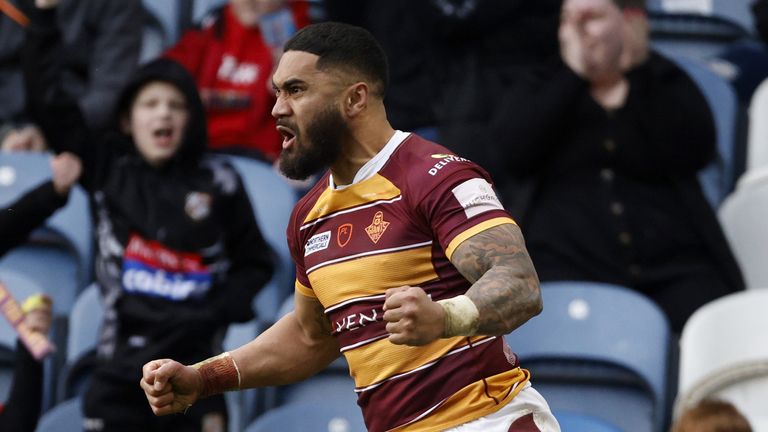 Ricky Leutele set the Giants on their way to victory with the opening try against Hull FC