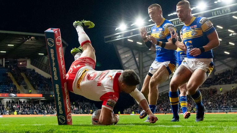 Tommy Makinson goes over for a try in St Helens' win over Leeds