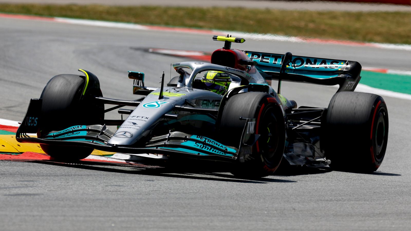 Spanish Grand Prix: Lewis Hamilton vows to compete with Ferrari as Mercedes solve bouncing issues