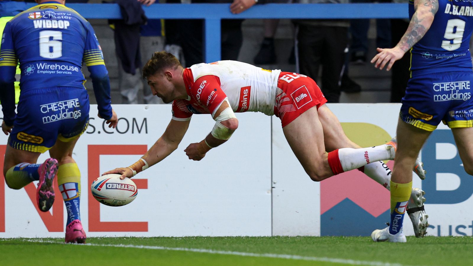 Warrington Wolves 10-12 St Helens: Reigning Super League champions hold out for nail-biting win
