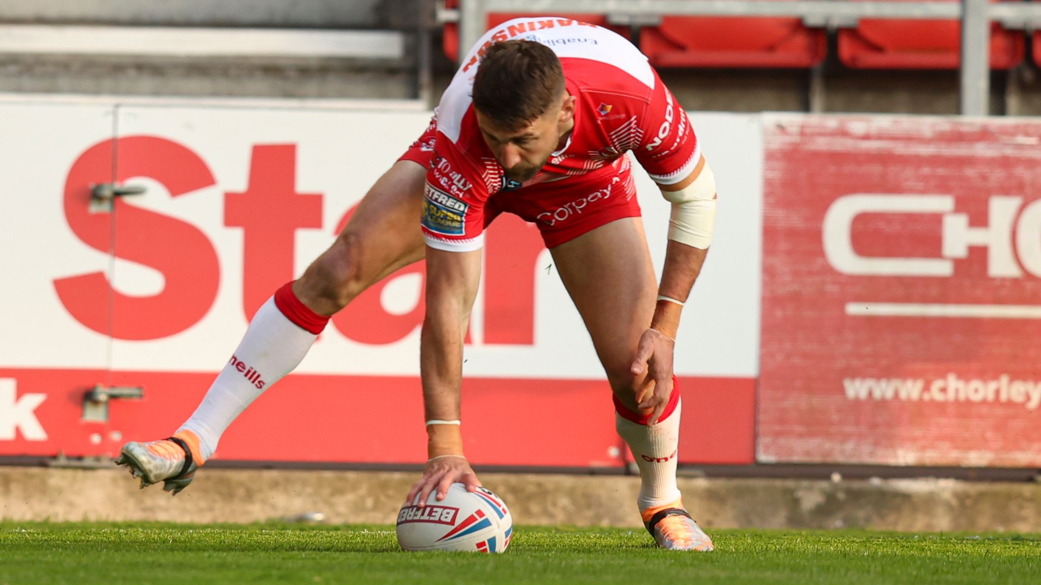 St Helens 24-10 Hull FC: League leaders Saints claim impressive Super  League victory over Black and Whites  Rugby League News  Sky Sports