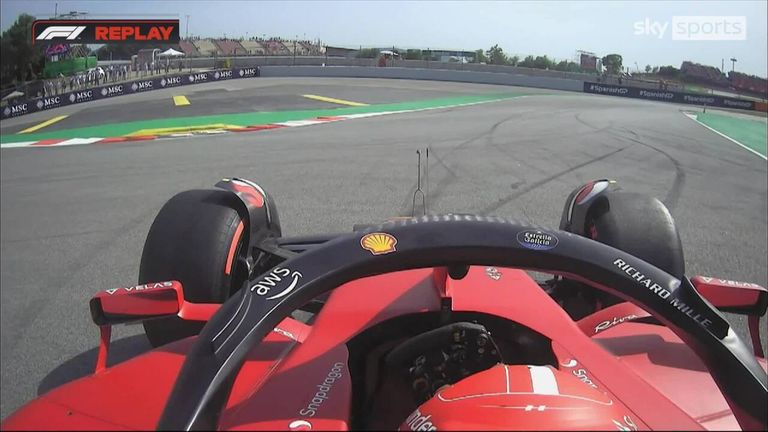 Шарл Леклерк загуби контрол над своето Ferrari, докато се завъртя на шиканата по време на Q3 в Барселона.