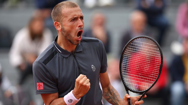 Dan Evans nakonec vyhrál zápas na Roland Garros a dokázal to ve dvou setech