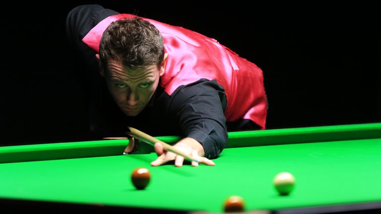 Snooker's Jamie O'Neill has been suspended and fined after playing drunk and making inappropriate comments and gestures toward female members of staff