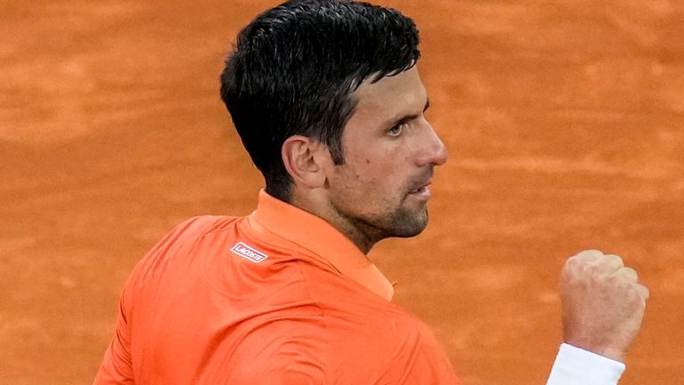 Djokovic mengalahkan Gael Monfils untuk mencapai babak 16 besar