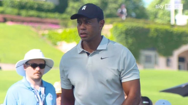 Tiger Woods se antrenează înaintea Campionatului PGA.  Woods nu a jucat competitiv de când a terminat pe locul 47 la Masters luna trecută