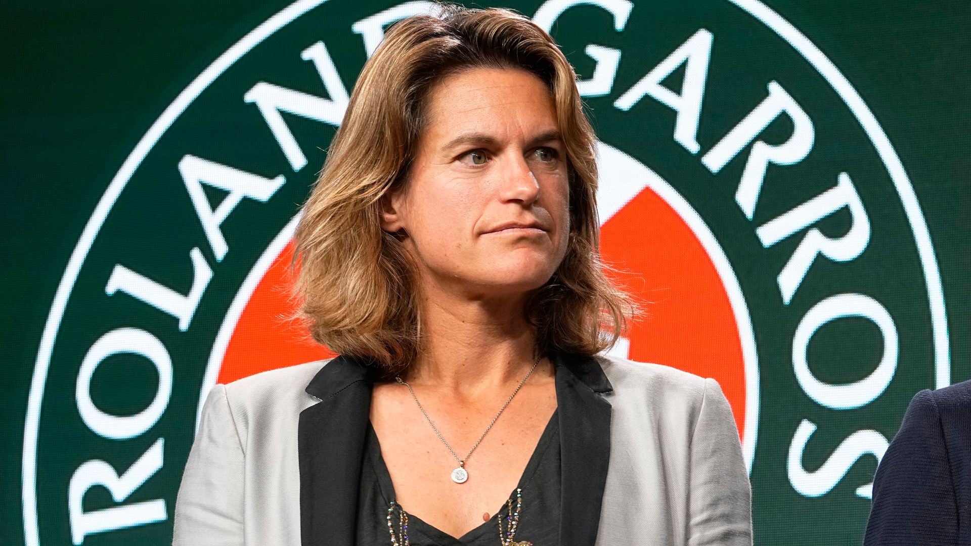 Mauresmo defends lack of women's matches in French Open night sessions