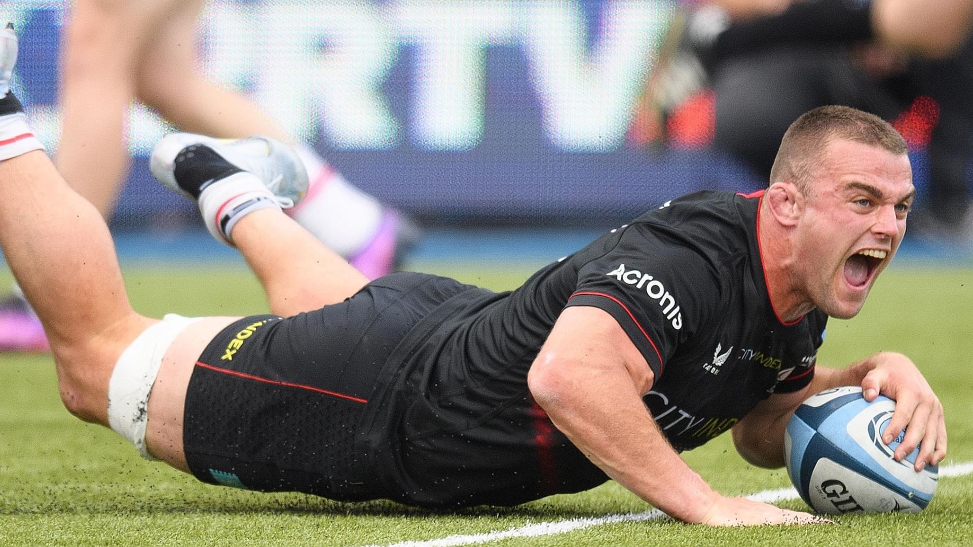 Earl hat-trick helps Saracens reach final; Ford inspires Leicester win