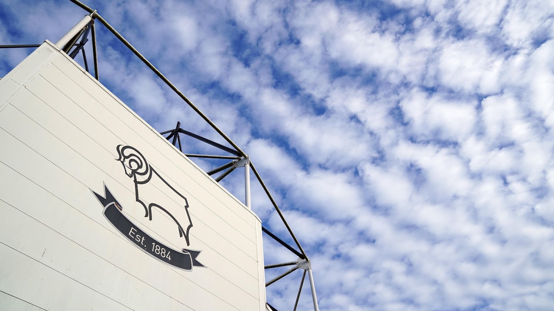 Derby County: Clowes Developments, uzun zamandır beklenen Rams devralımını tamamladı | Futbol Haberleri