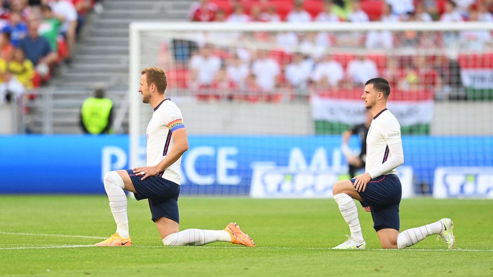 England booed in Hungary when taking a knee | Southgate: It's inherited thinking
