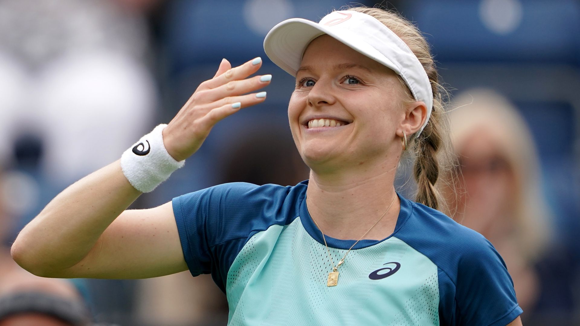 Dart, Burrage progress in Eastbourne; Watson knocked out