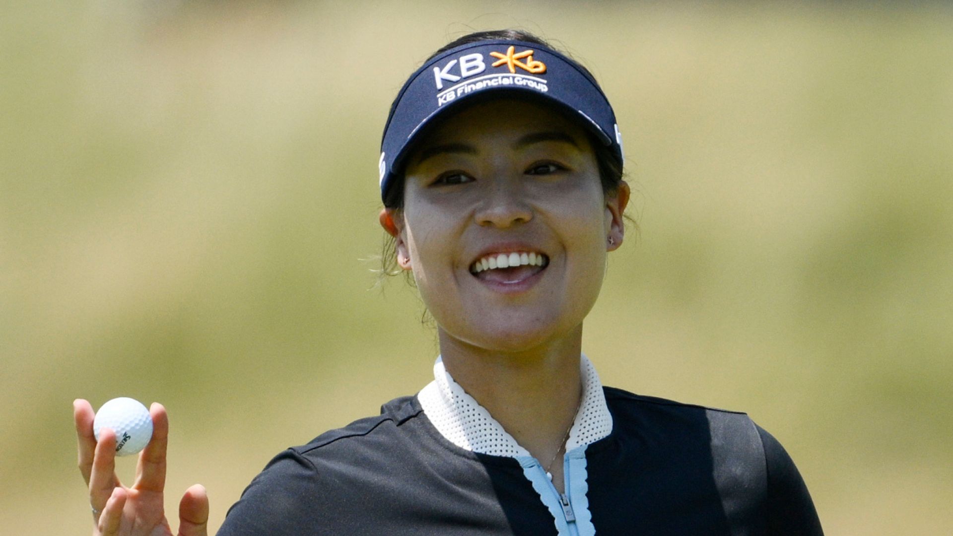 Chun wins Women's PGA after late Thompson collapse