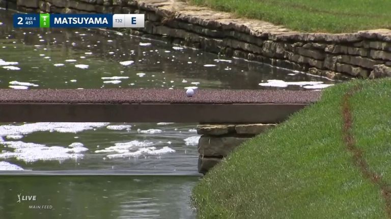 Matsuyama, Memorial Turnuvası'nın birinci gününde köprü tarafından kurtarılan bu atışla inanılmaz derecede şanslıydı, ancak bir sonraki atışını kabarttıktan sonra yine de iki büklüm oldu