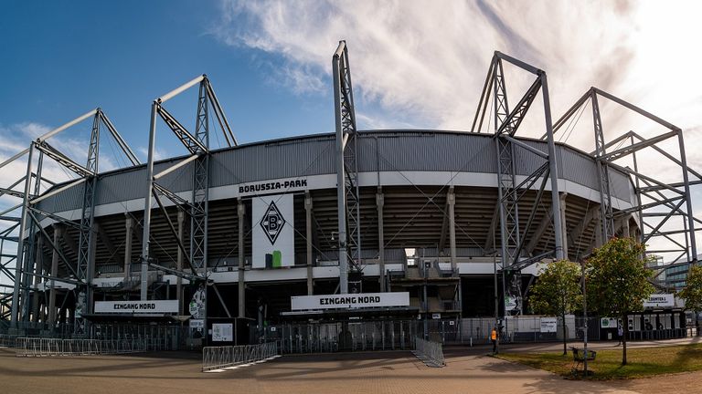 Stadion im Borussia-Park
Kapazität: 54.022 Zuschauer
Preis pro Bier (0,5 l): 4,00 €
Preis pro Bratwurst: 3,00 €