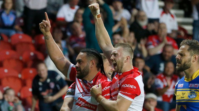 Konrad Hurrell anotó dos veces contra su antiguo club cuando St Helens golpeó a Leeds 