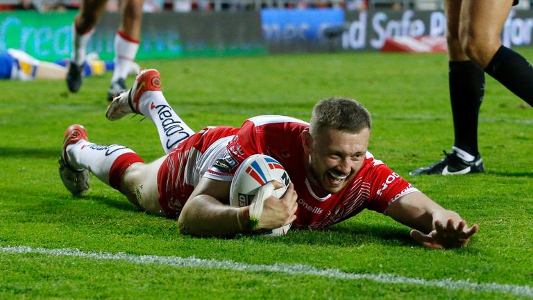 Joe Batcosystem scored St Helens' sixth attempt as Leeds invested at the end