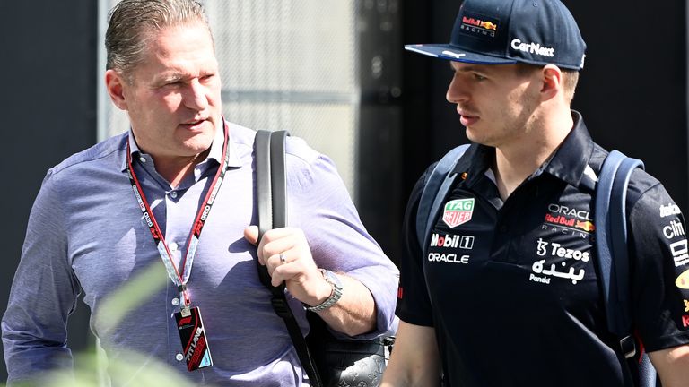 Jos Verstappen, yang memulai balapan F1 ke-107, dengan juara dunia Max