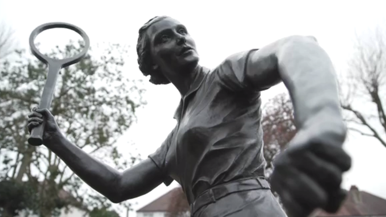 Dorothy Round’s statue in Dudley