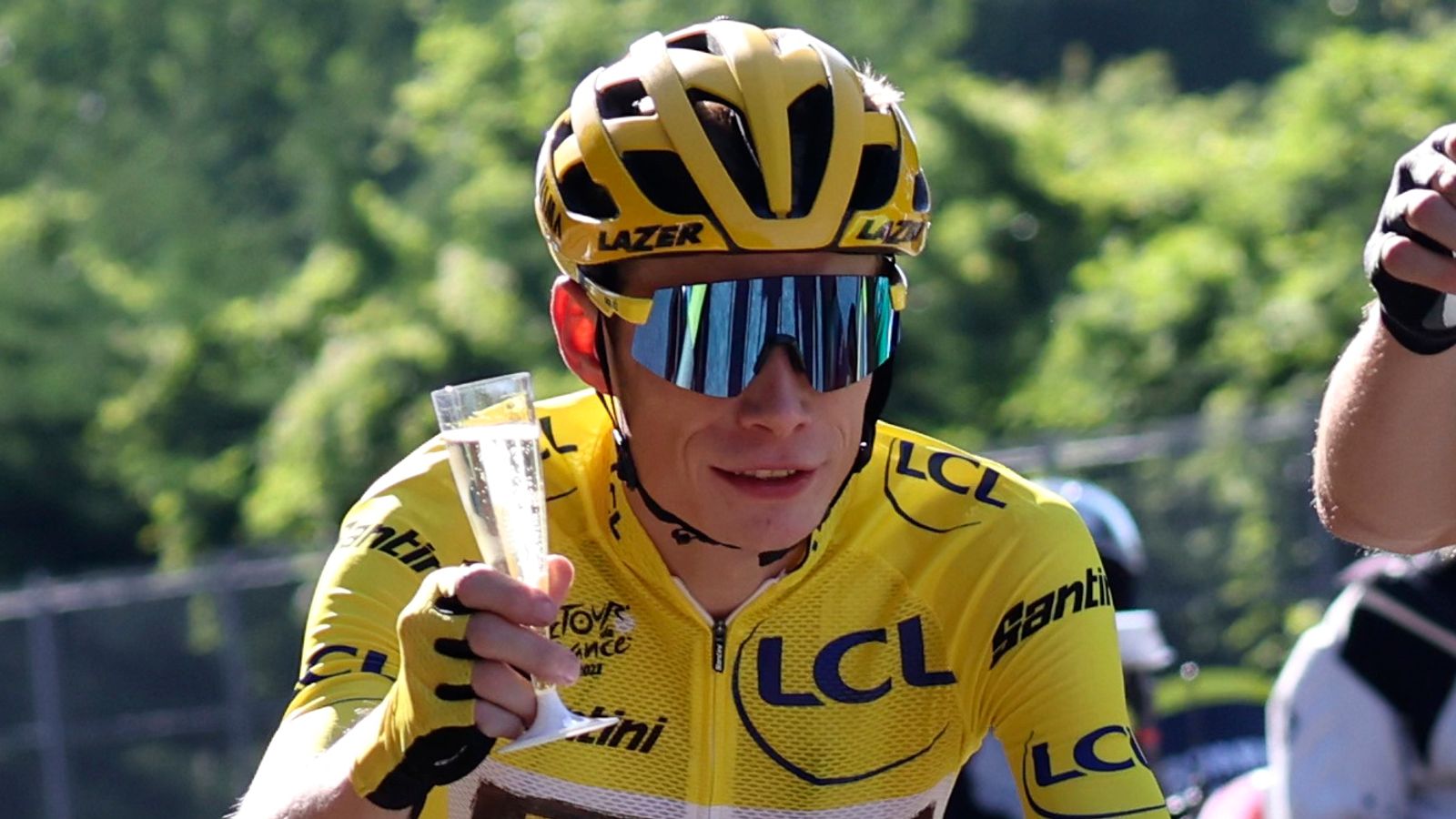 Tour de France: Jonas Vingegaard wins Tour for first time in his career as Britain’s Geraint Thomas finishes third