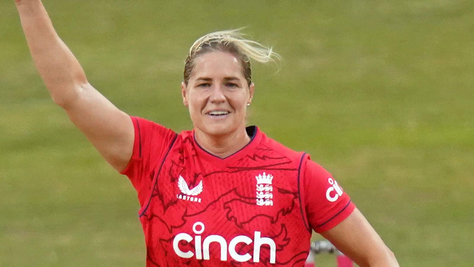 Katherine Brunt: England fast bowler eyes Commonwealth gold medal and willing to do ‘whatever it takes’