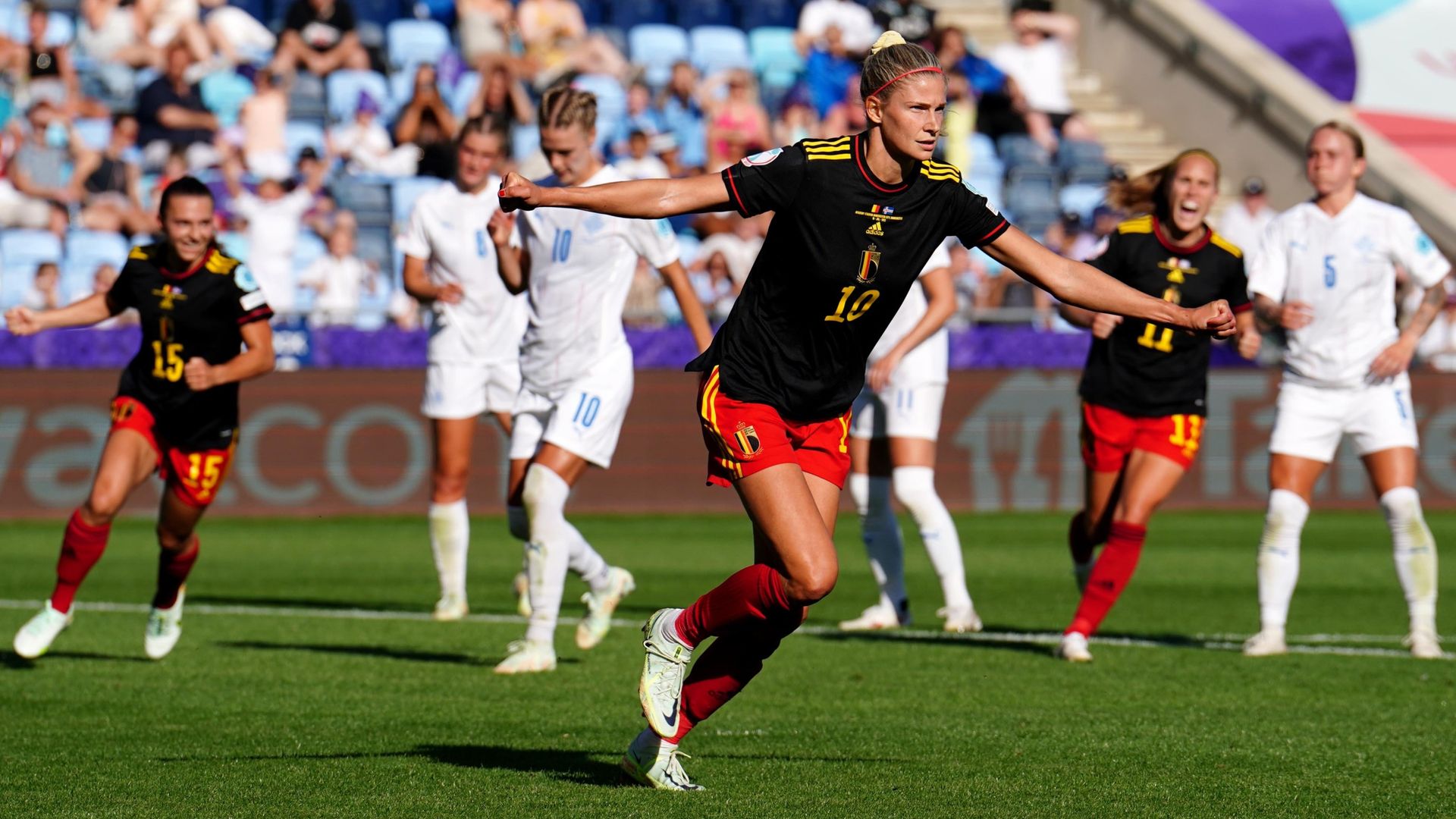 Vanhaevermaet rescues point for Belgium against Iceland