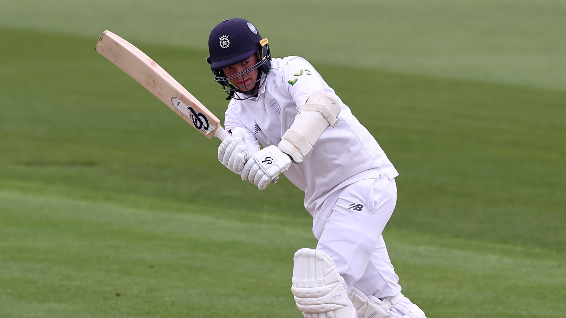 Hampshire in charge vs Gloucestershire, play shortened due to heatwave