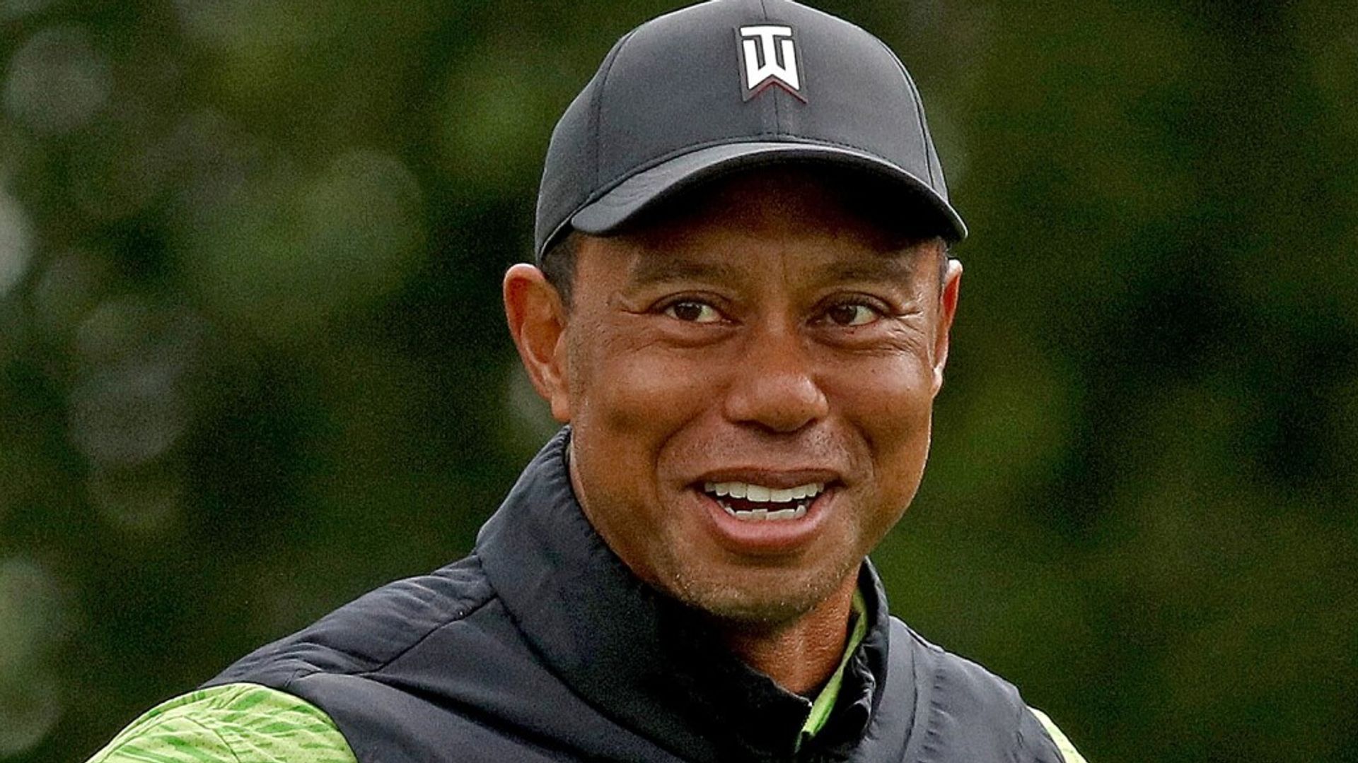 Schauffele surges ahead as Woods struggles in Adare Manor return