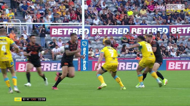 Jake Mamo's try helps close the gap between Castleford and the Leeds Rhinos.