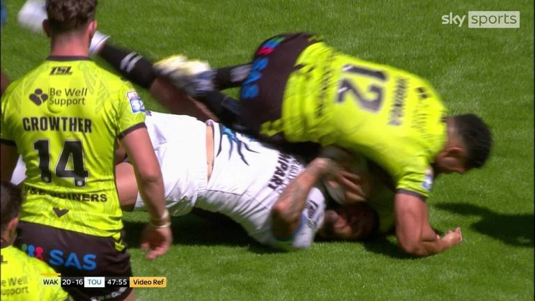 Toulouse Olympique's Nathan Peats levels things up at St James' Park.