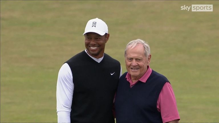 Avec 33 titres majeurs entre les deux, Tiger Woods et Jack Nicklaus ont pris une photo emblématique ensemble sur le pont Suilcan à St Andrews.