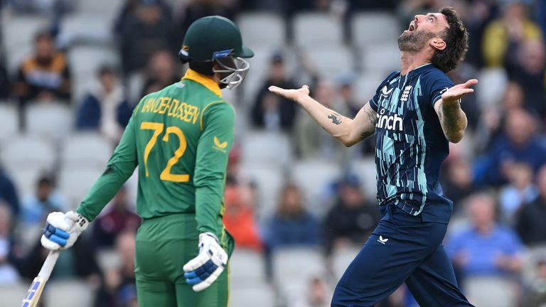 Reece Topley took two wickets in an over as South Africa were reduced to 6-4 inside the opening four overs of their run chase