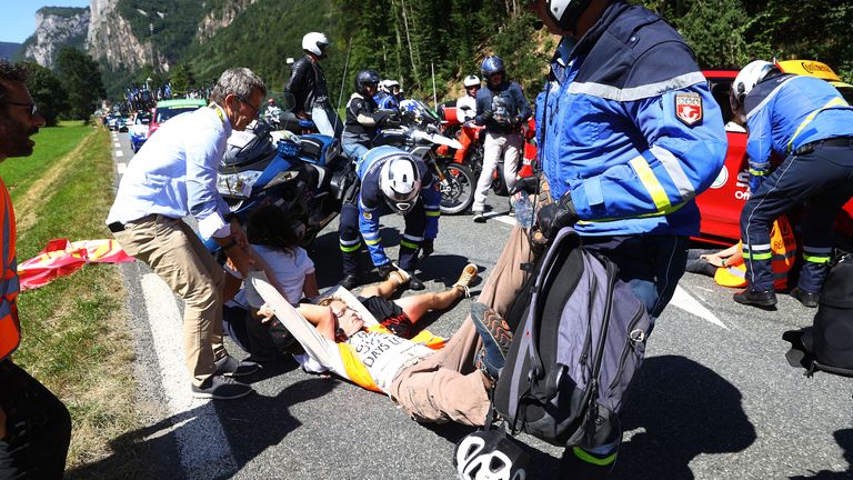Protesters defending 'Mont Blanc environment' cause the Tour de France to be temporarily immobilised on Stage 10