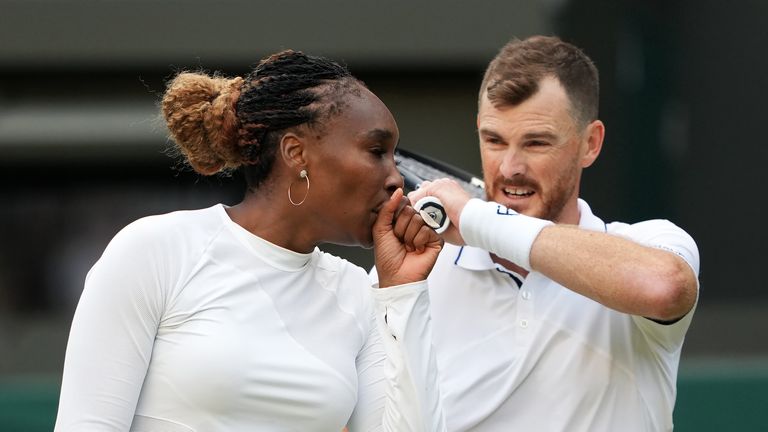 Venus Williams en Jimmy Murray in de wedstrijd van zondag op Wimbledon