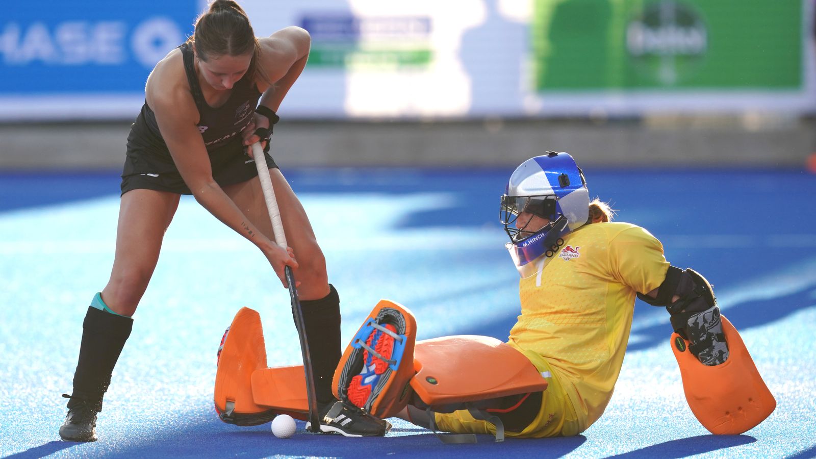 Commonwealth Games: England beat New Zealand in shootout to reach women’s hockey final | Adam Gemili crashes out of 200m