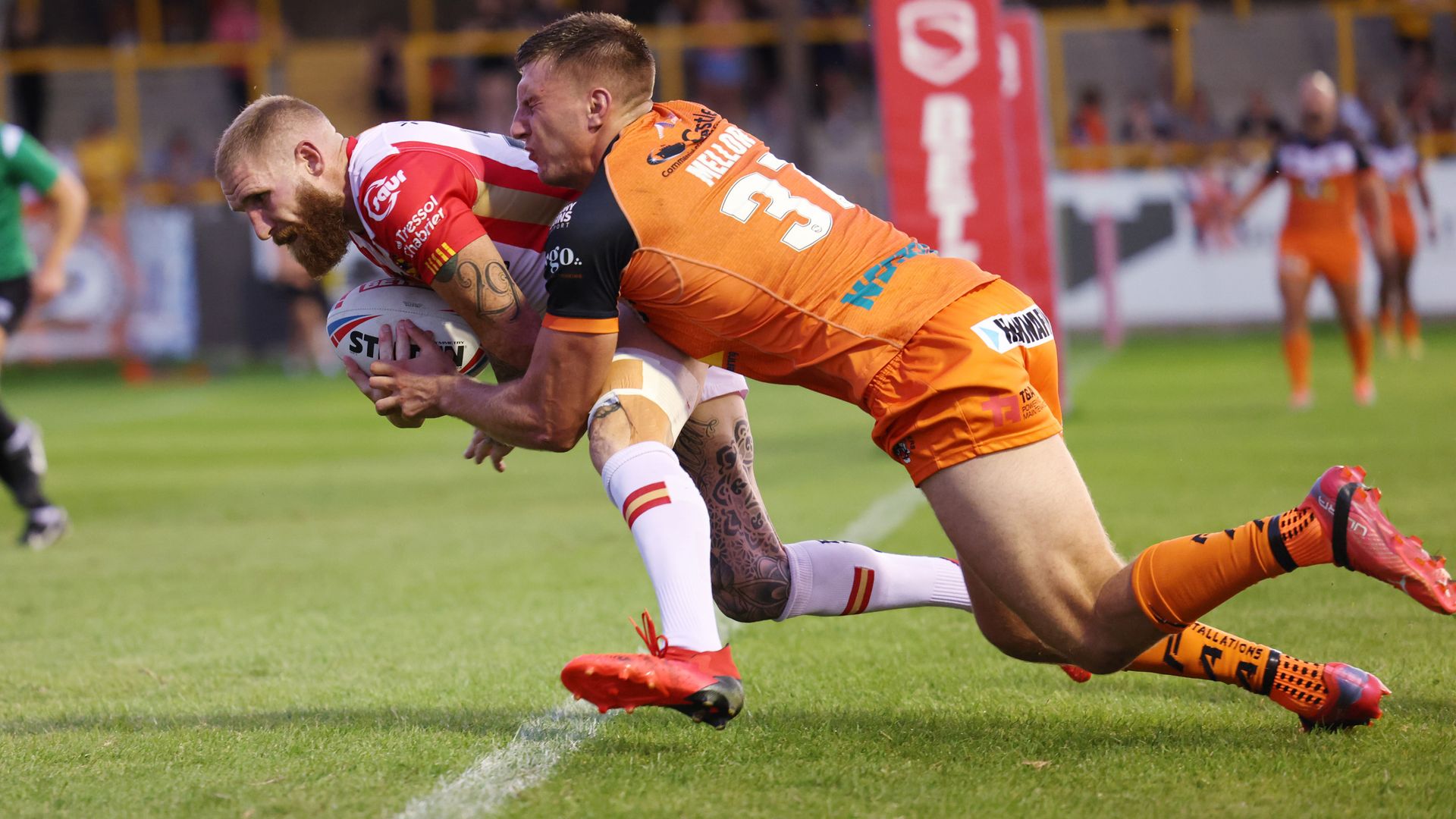 Castleford keep play-off hopes alive with commanding win over Dragons