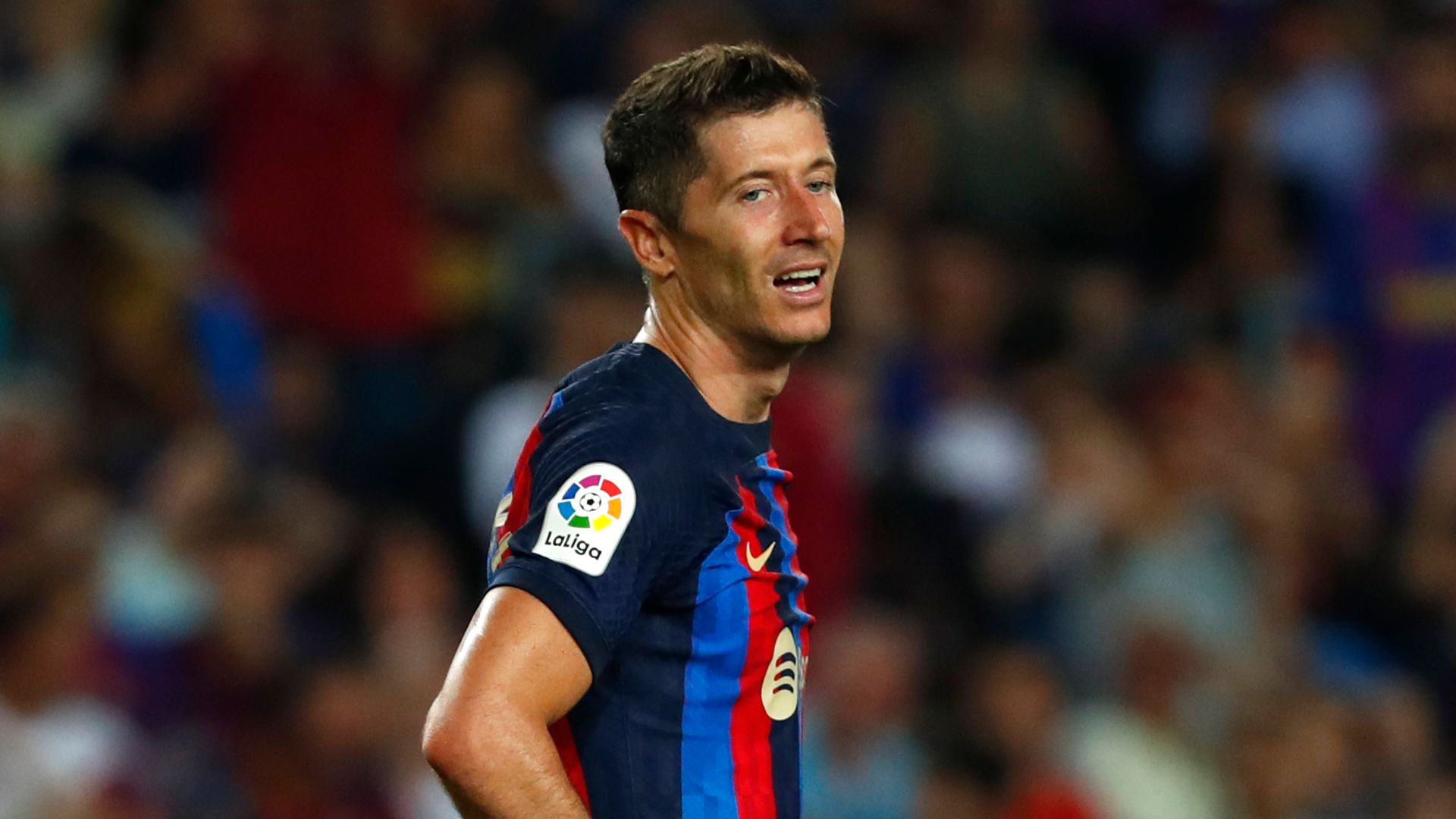 Barcelona frustrated by gritty Rayo on Lewandowski debut