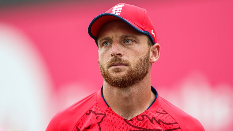 Ian Ward y Michael Atherton discuten lo que creen que Jos Buttler aprenderá al estar con el equipo de Inglaterra en Pakistán, a pesar de no jugar