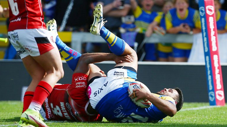 Rhyse Martin goes over to score Leeds Rhino's fifth try. (Photo: Matt West/SWpix.com)