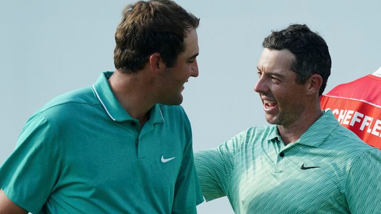 Scheffler (izquierda) jugó junto a McIlroy en el grupo final durante la ronda final.