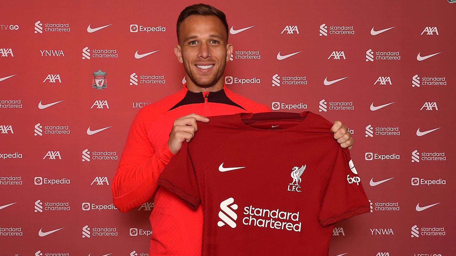 Liverpool sign Juve midfielder Arthur on loan