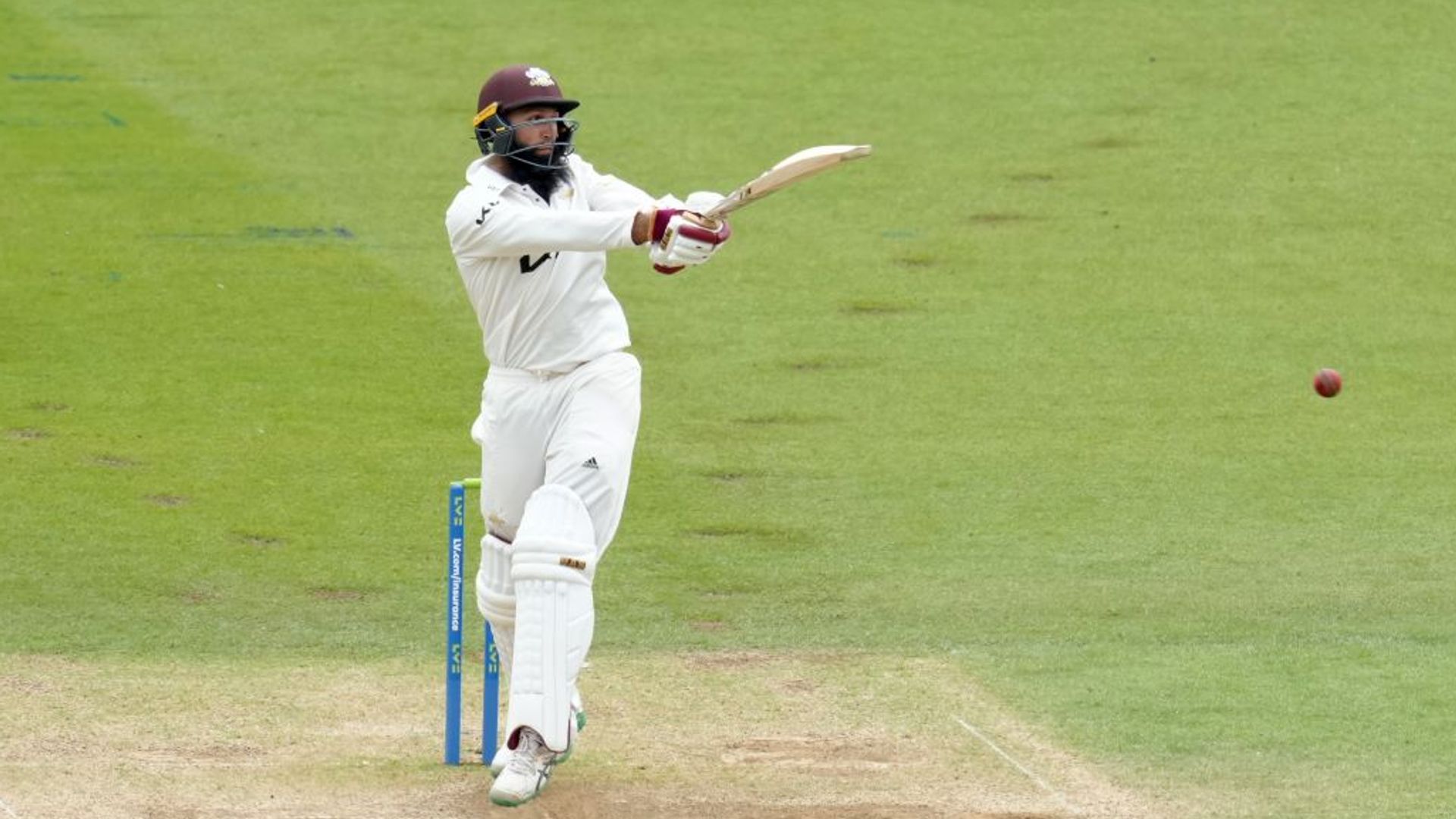 Amla digs Surrey out of trouble | Essex lead Yorkshire