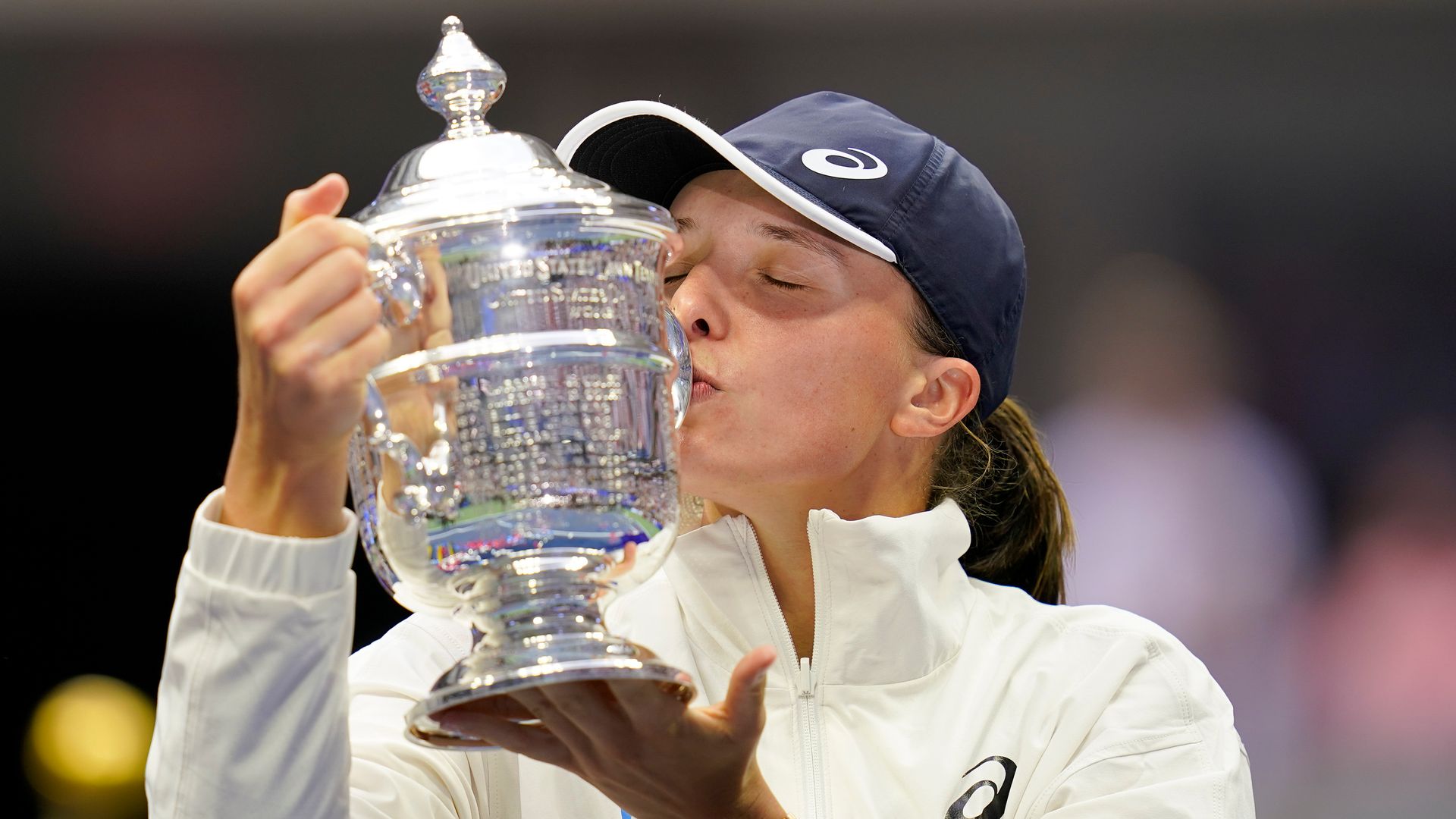 World No. 1 Swiatek wins WTA Player of the Year