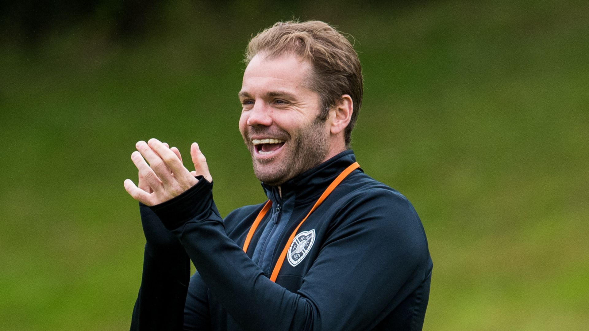 Neilson 'expects' Hearts to beat Rangers and move second