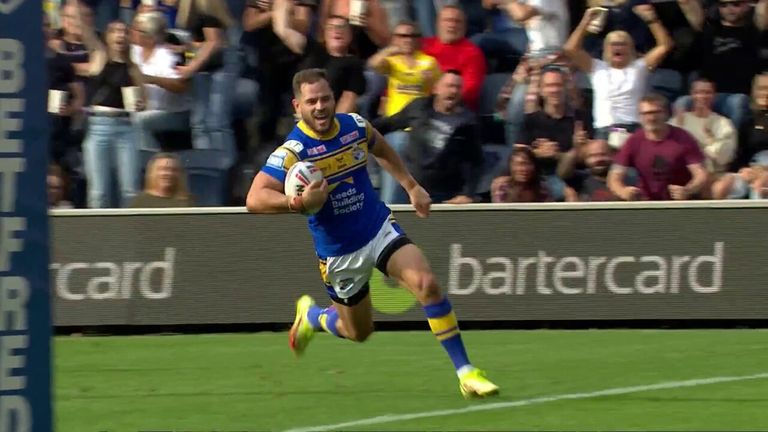 Aidan Sezer wins it for the Leeds Rhinos with a late try and they snatch a place in the top six at the last!