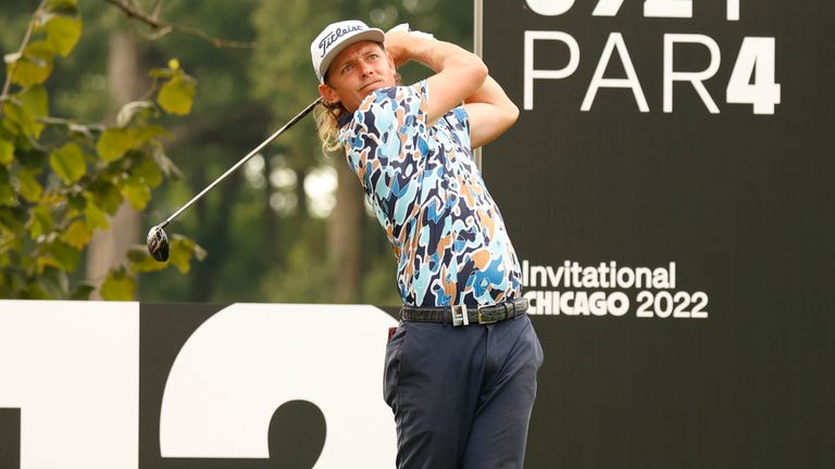 El golfista de LIV Cameron Smith juega su golpe de salida en el hoyo 12 durante la segunda ronda del LIV Golf Invitational Series Chicago