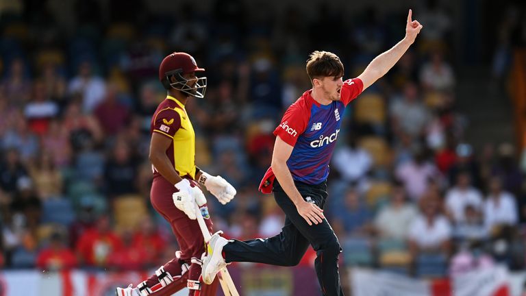 George hizo su debut internacional con Inglaterra en un T20 contra las Indias Occidentales en enero.