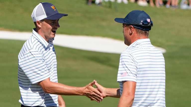 Justin Thomas y Jordan Spieth continuaron su asociación ganadora para el equipo de EE. UU.