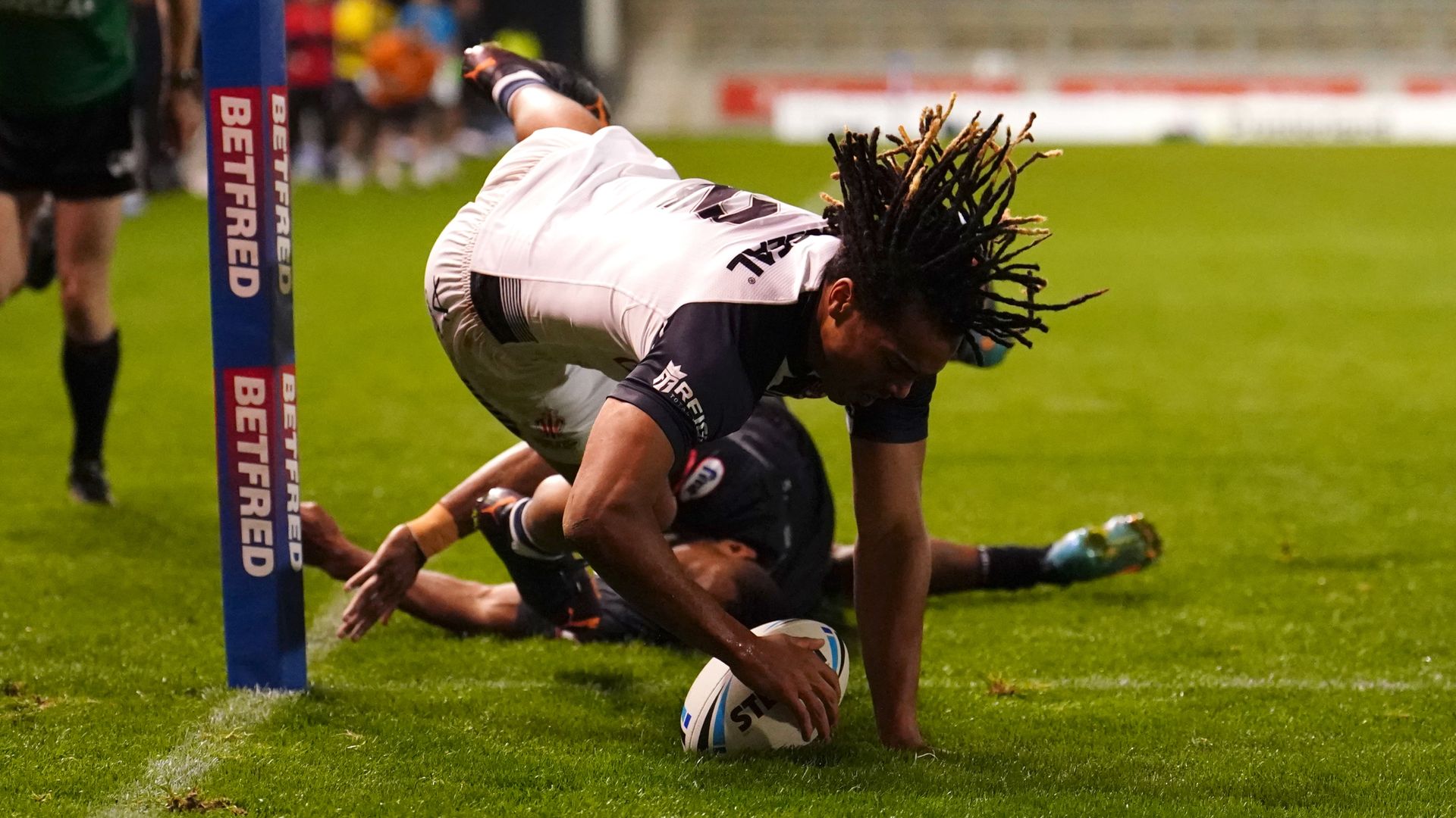 Debutant Young makes mark as England rout Fiji | Wane: A great first game