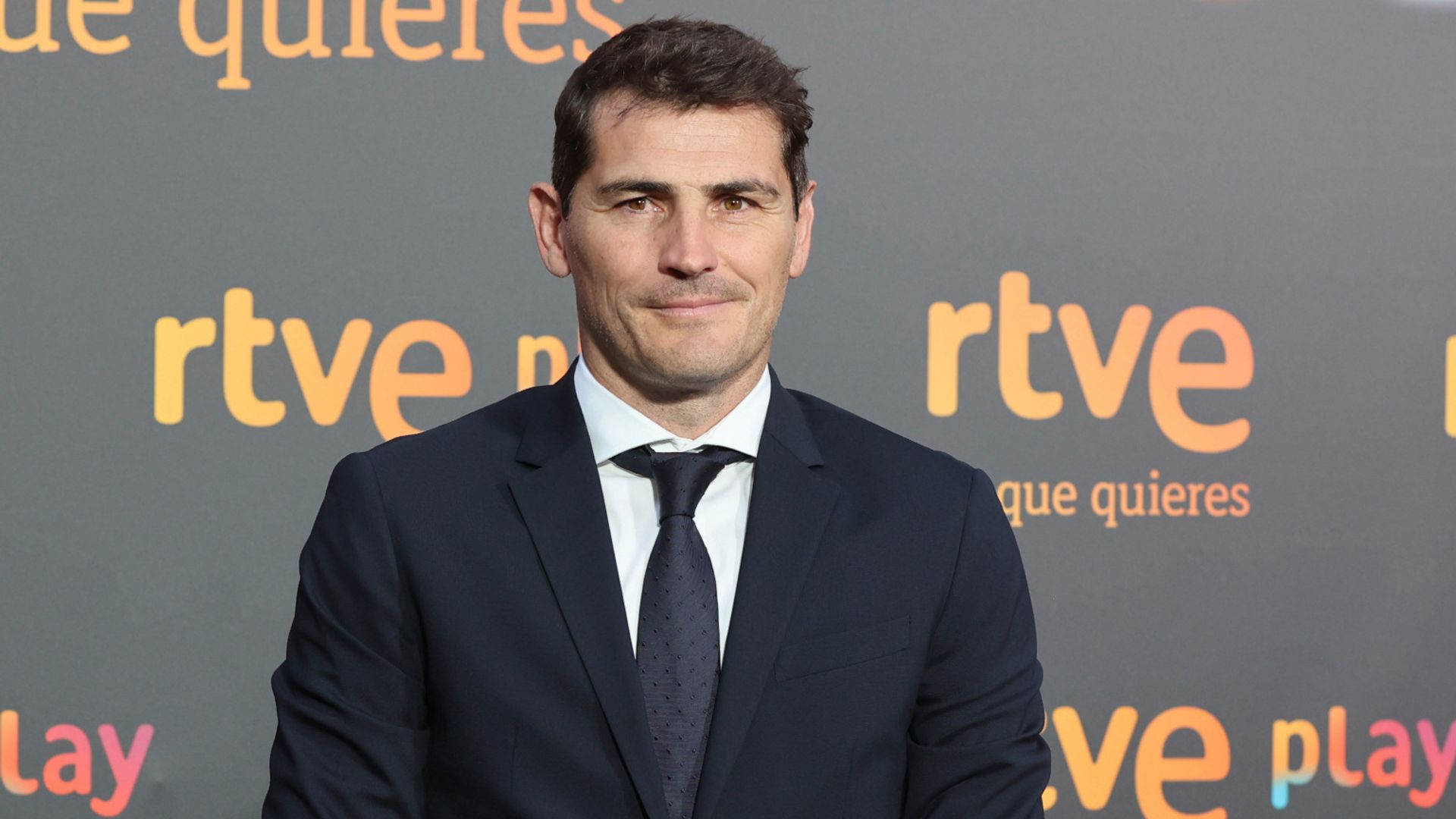 Casillas says he was hacked after 'I'm gay' tweet | Puyol apologises for 'joke'